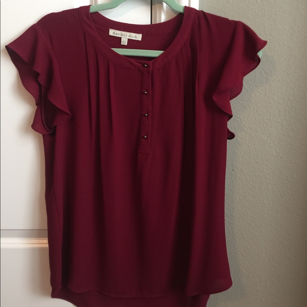 Daniel Rainn top, size small